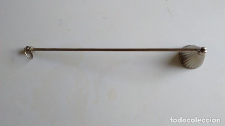 Antig&uuml;edades: Apagavelas de metal - Foto 2