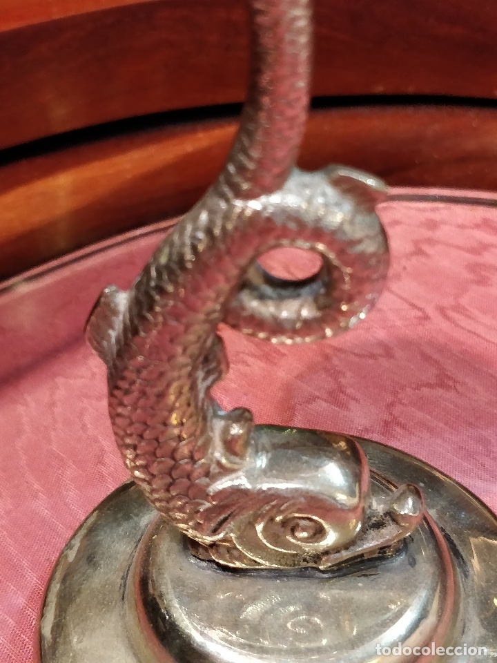Antig&uuml;edades: Candelero de metal plateado con pez. - Foto 2
