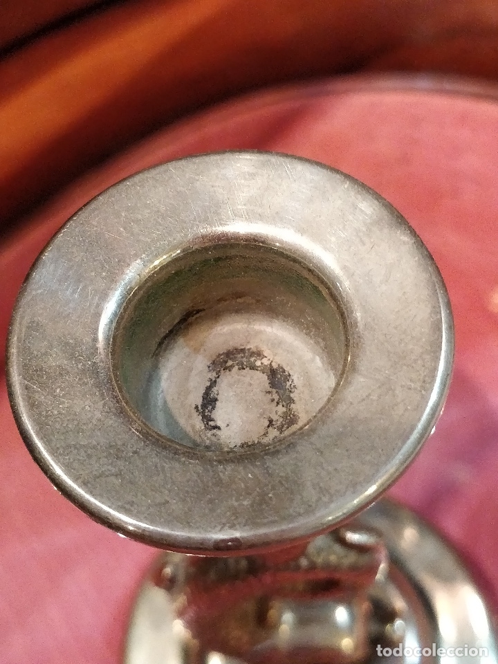 Antig&uuml;edades: Candelero de metal plateado con pez. - Foto 3