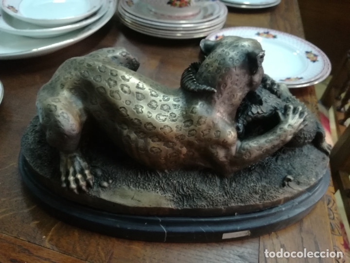 Antig&uuml;edades: PANTERA LUCHANDO CON COCODRILO, BRONCE SOBRE PEANA - Foto 2