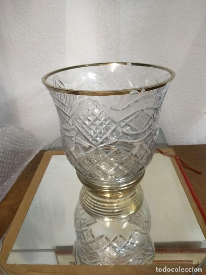 Antig&uuml;edades: Jarr&oacute;n de cristal tallado y dorado - Foto 1