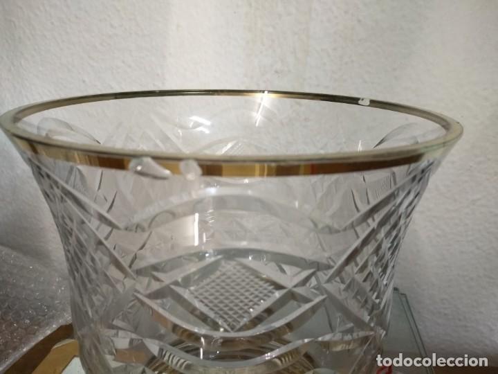 Antig&uuml;edades: Jarr&oacute;n de cristal tallado y dorado - Foto 4