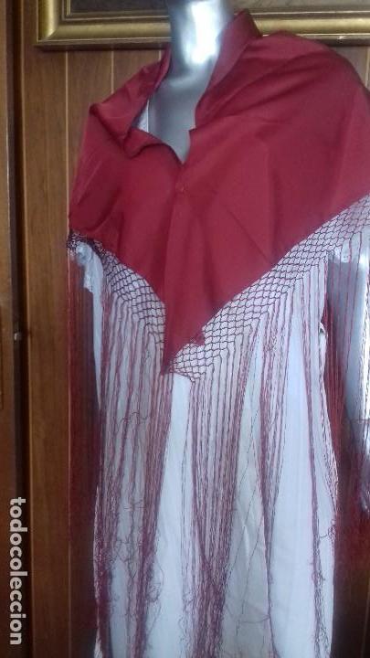Antig&uuml;edades: MANTON DE PICO ROJO CON FLECOS. SIN ESTRENAR. - Foto 6