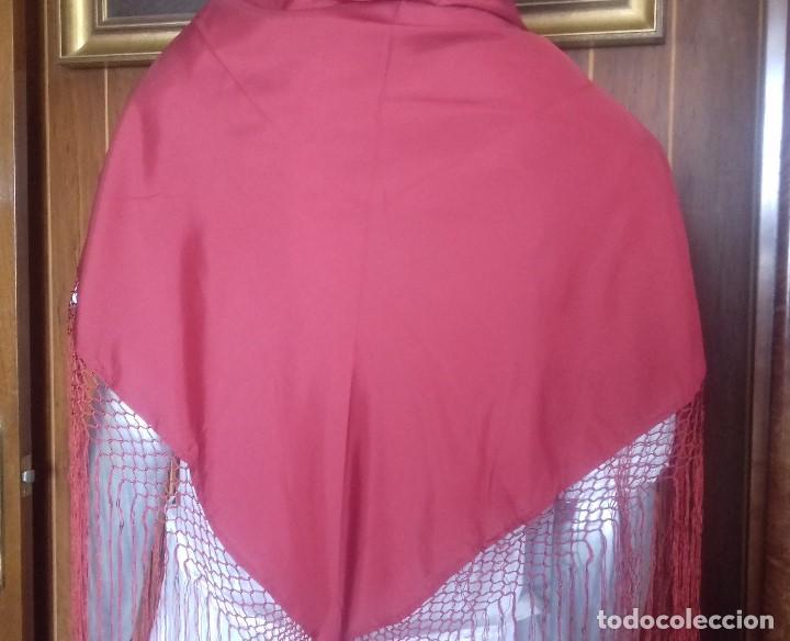 Antig&uuml;edades: MANTON DE PICO ROJO CON FLECOS. SIN ESTRENAR. - Foto 8