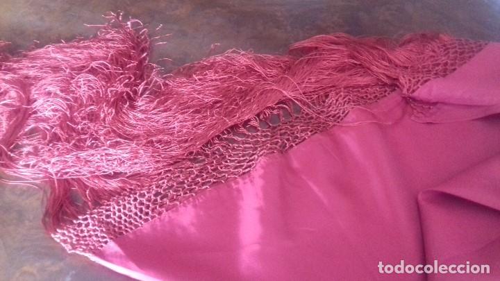 Antig&uuml;edades: MANTON DE PICO ROJO CON FLECOS. SIN ESTRENAR. - Foto 10