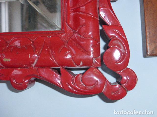 Antig&uuml;edades: ESPEJO DE MADERA TALLADA PINTADO EN ROJO - Foto 1