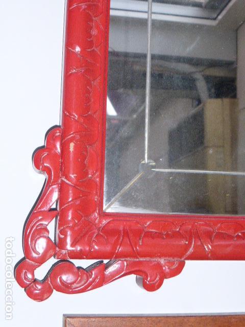 Antig&uuml;edades: ESPEJO DE MADERA TALLADA PINTADO EN ROJO - Foto 6