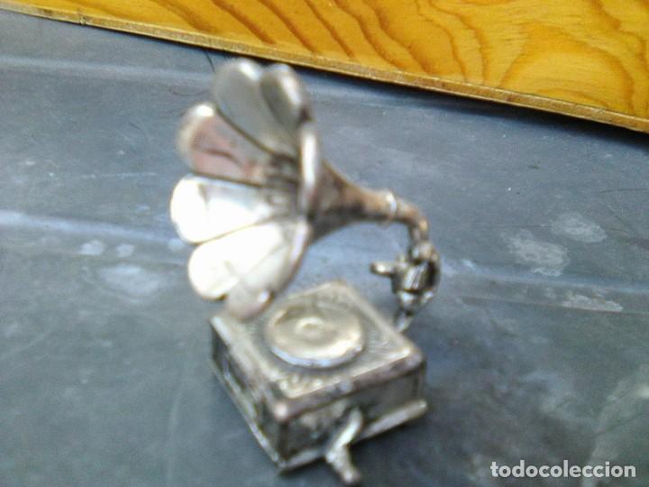 Antig&uuml;edades: miniatura ba&ntilde;o de plata - Gramofono - Foto 1