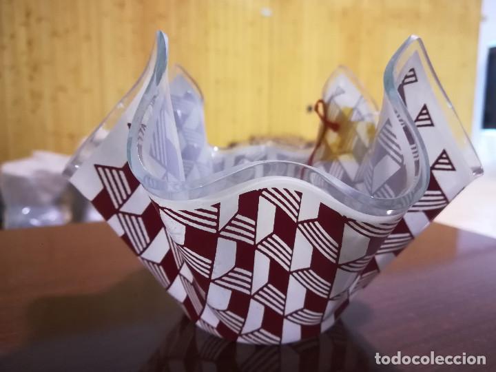 Antig&uuml;edades: FLORERITO EN FORMA DE PA&Ntilde;UELO DE CRISTAL - Foto 1