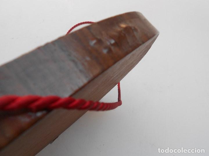 Antig&uuml;edades: crucifijo sobre madera - Foto 4