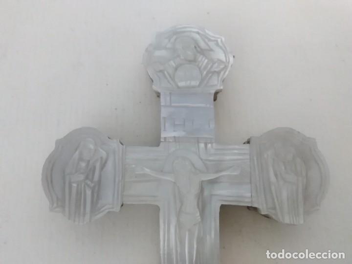 Antig&uuml;edades: Cruz de n&aacute;car 15X 7,5 ctms - Foto 3