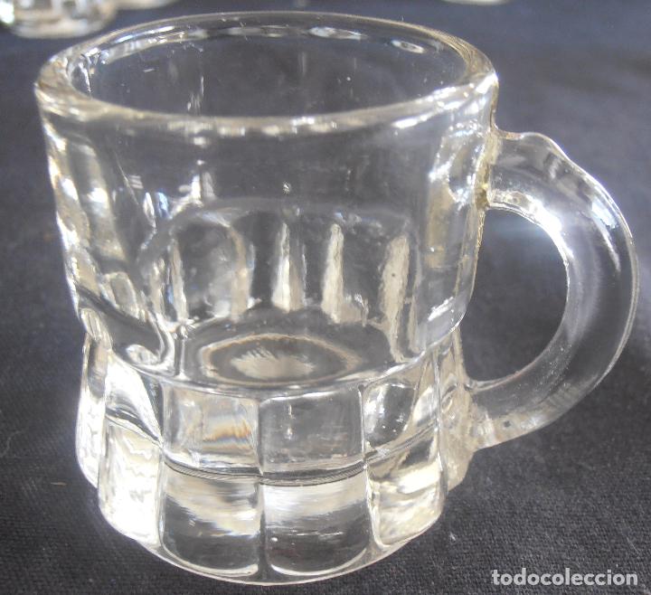 Antig&uuml;edades: 6 JARRAS DE CHUPITOS, VASOS DE CHUPITOS, 30 ML. - Foto 2