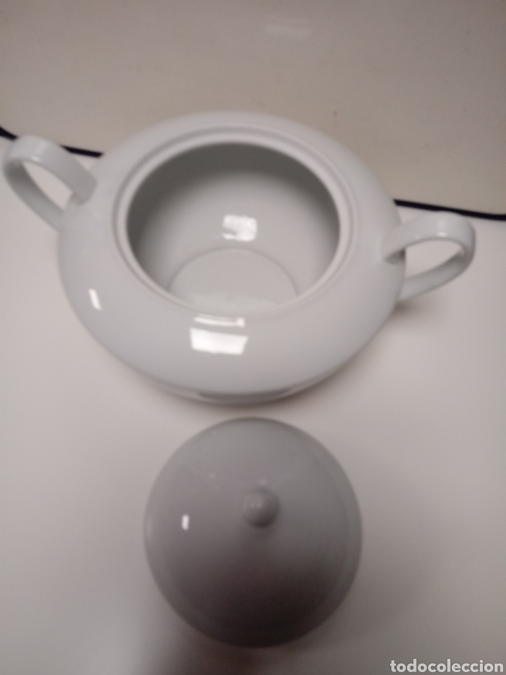 Antig&uuml;edades: Sopera de porcelana blanca - Foto 2