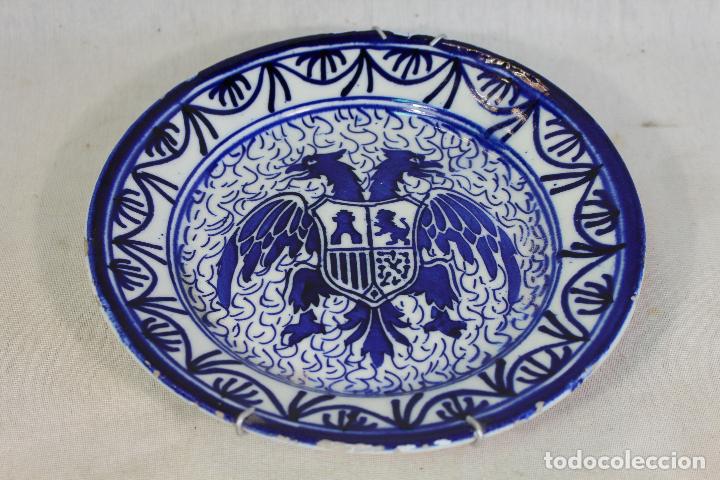 Antig&uuml;edades: plato azul manises - Foto 1