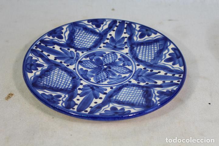 Antig&uuml;edades: plato azul manises - Foto 3