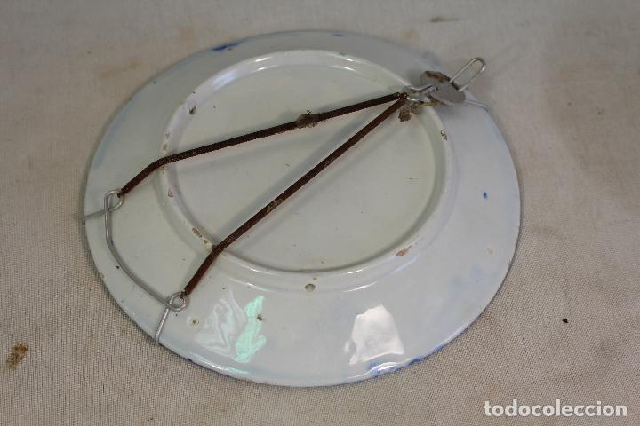 Antig&uuml;edades: plato azul manises - Foto 2