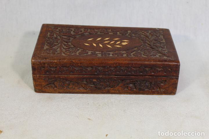 Antig&uuml;edades: caja de madera con incrustaciones de hueso - Foto 3