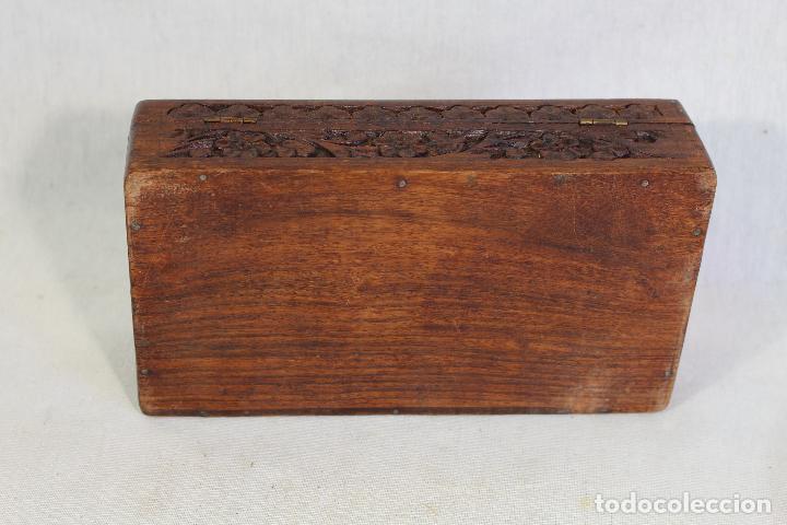 Antig&uuml;edades: caja de madera con incrustaciones de hueso - Foto 4