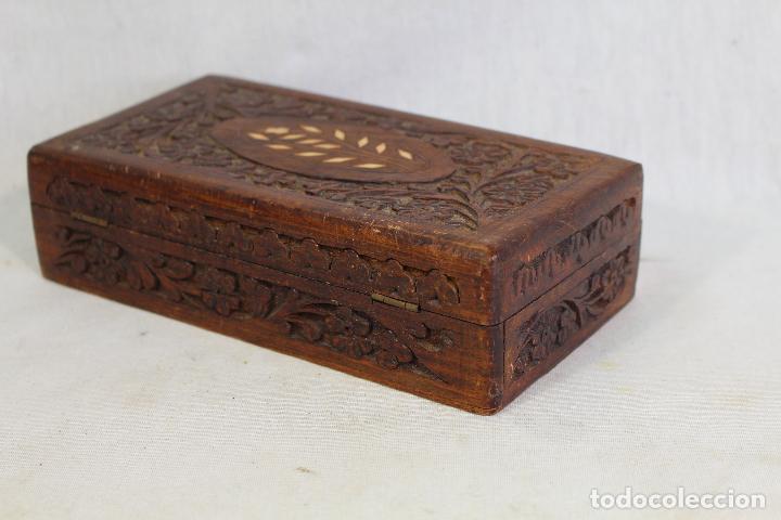 Antig&uuml;edades: caja de madera con incrustaciones de hueso - Foto 5