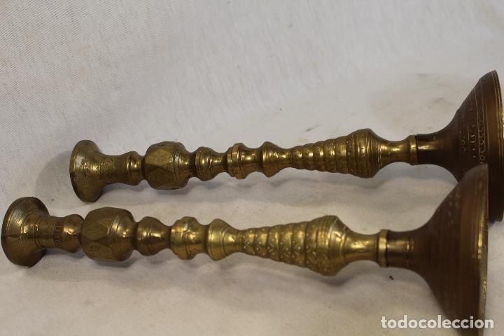 Antig&uuml;edades: pareja de candeleros candelabros en bronce - Foto 2