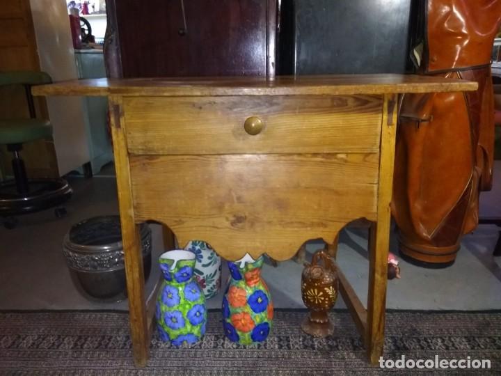 Antig&uuml;edades: Mesa tocinera con cajon, PP siglo XX - Foto 1