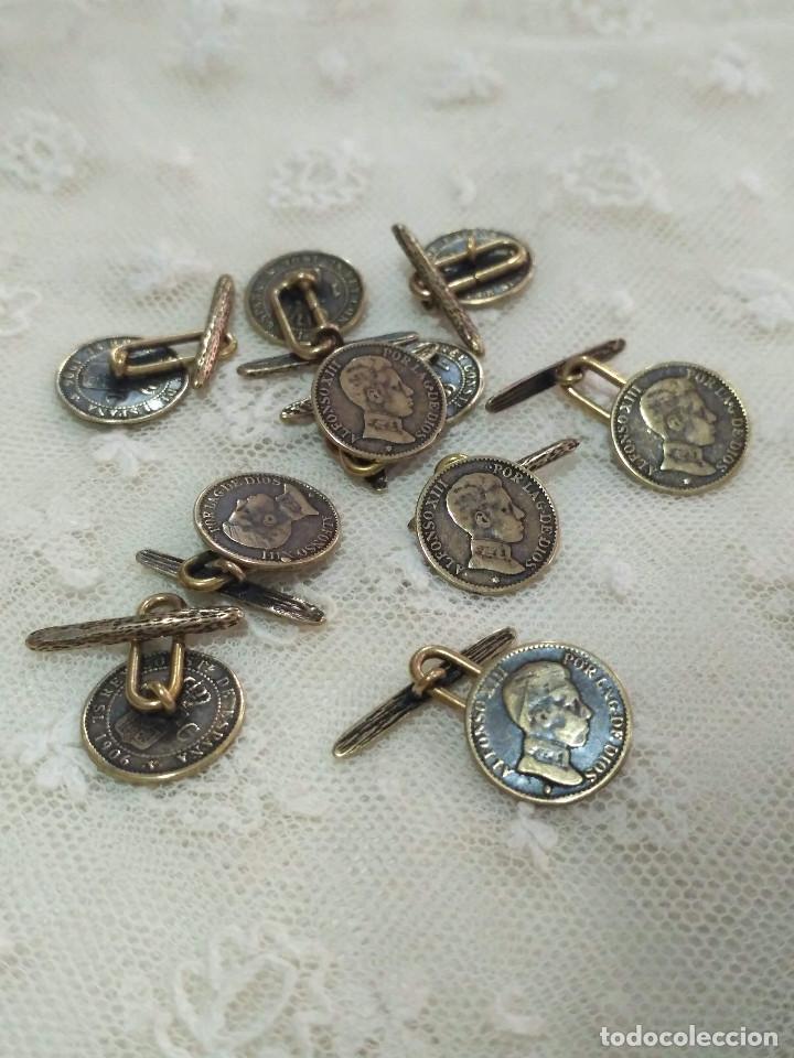 Antig&uuml;edades: Bot&oacute;n de lat&oacute;n con asa y pasador. - Foto 1