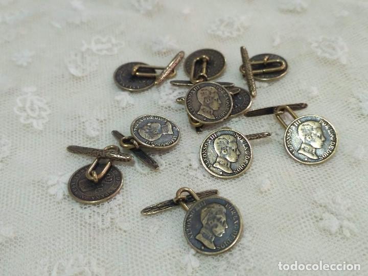 Antig&uuml;edades: Bot&oacute;n de lat&oacute;n con asa y pasador. - Foto 2
