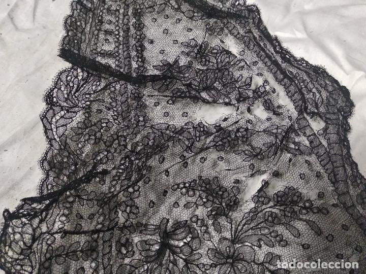 Antig&uuml;edades: mantilla encaje negra - Foto 2