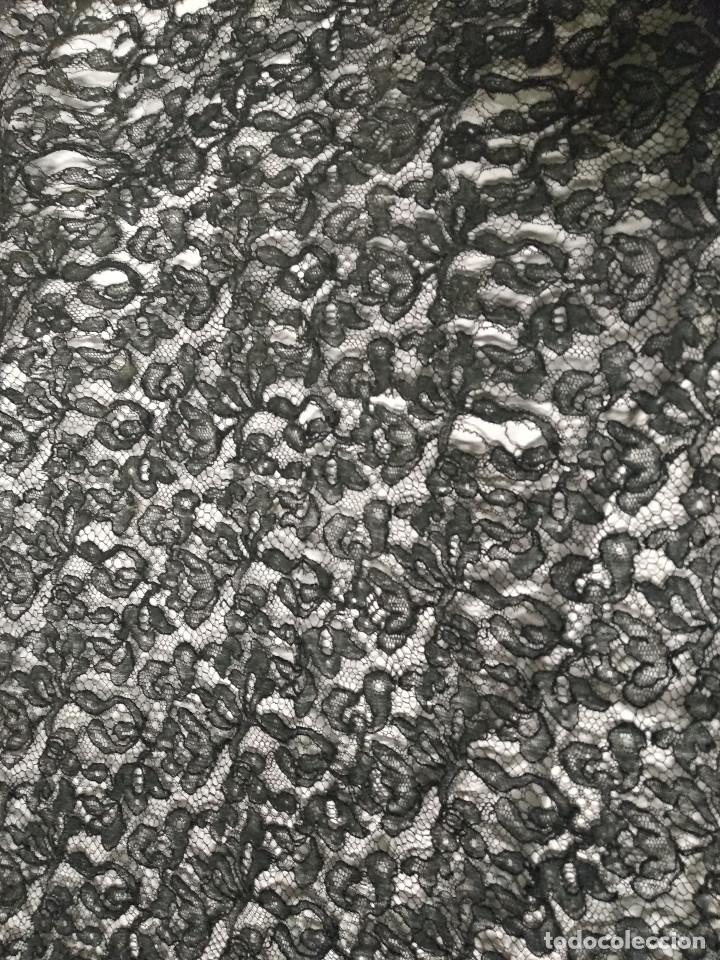 Antig&uuml;edades: mantilla, pieza negra antigua - Foto 2