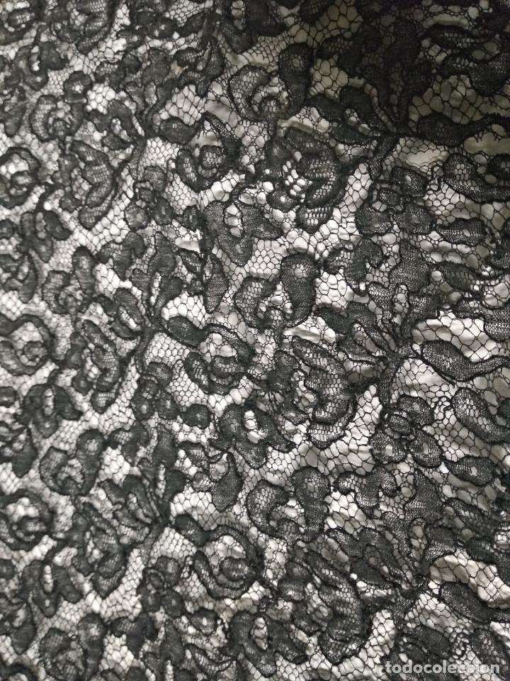 Antig&uuml;edades: mantilla, pieza negra antigua - Foto 3