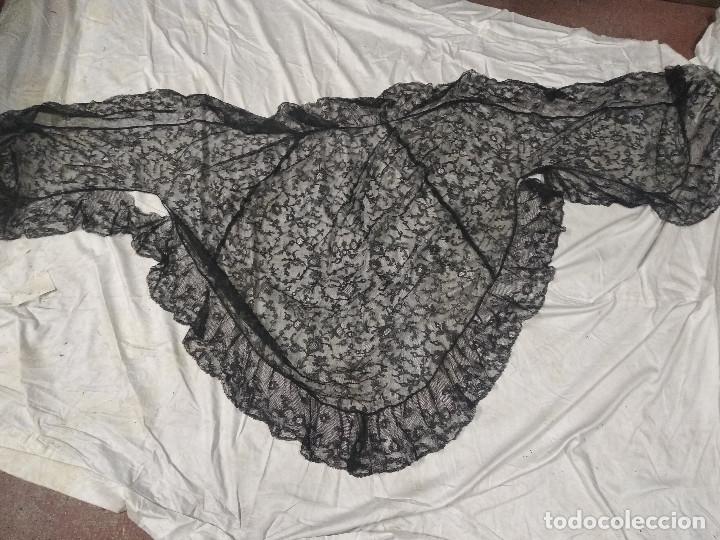 Antig&uuml;edades: Gran mantilla negra ppio XX - Foto 1