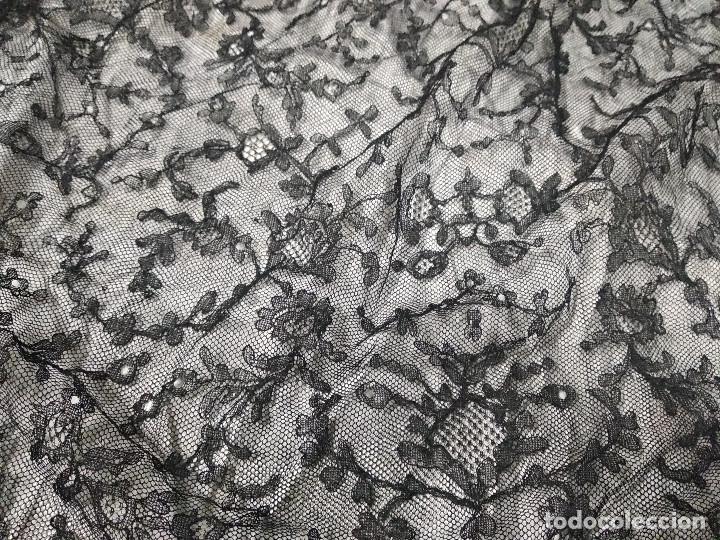 Antig&uuml;edades: Gran mantilla negra ppio XX - Foto 2