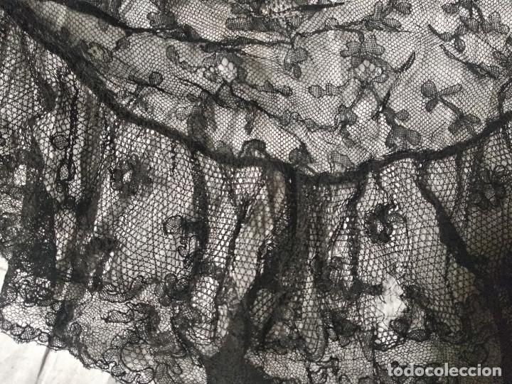 Antig&uuml;edades: Gran mantilla negra ppio XX - Foto 3