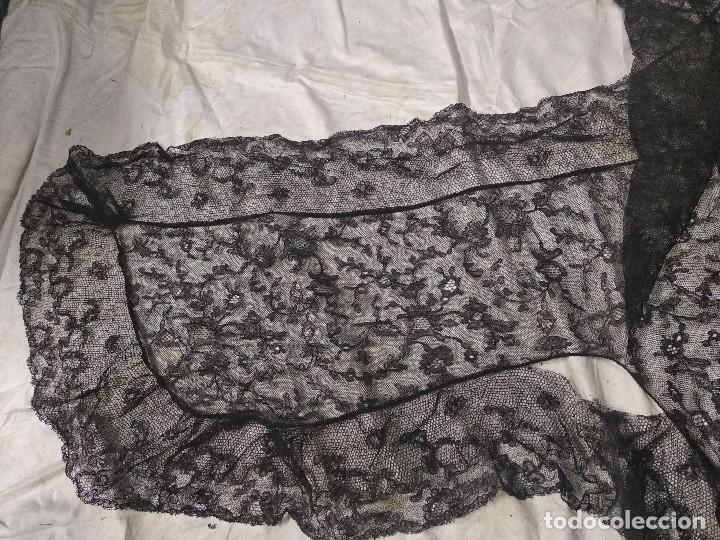 Antig&uuml;edades: Gran mantilla negra ppio XX - Foto 5