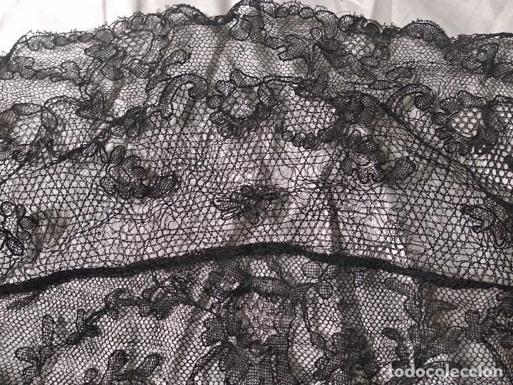 Antig&uuml;edades: Gran mantilla negra ppio XX - Foto 8