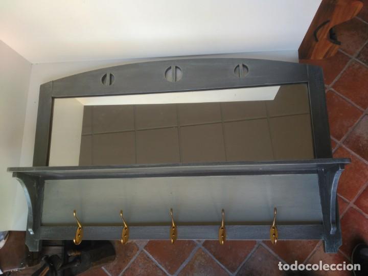 Antig&uuml;edades: Espejo con estanter&iacute;a y perchas - Foto 2