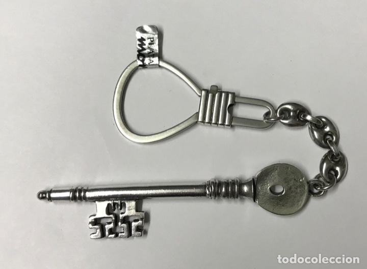 Antig&uuml;edades: Llavero de plata con forma de llave antigua - Foto 2