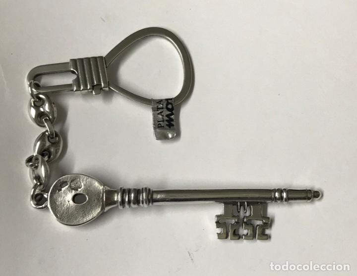 Antig&uuml;edades: Llavero de plata con forma de llave antigua - Foto 3