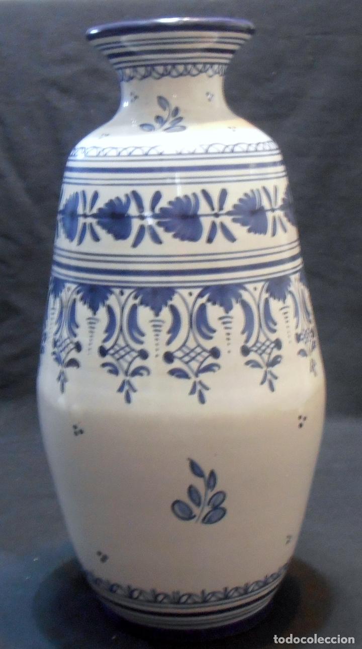 Antig&uuml;edades: JARRON DE TALAVERA, CON MARCA EN LA BASE, 33 CM DE ALTO - Foto 5