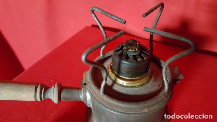 Antig&uuml;edades: Infernillo con asa de madera, en buen estado. - Foto 2