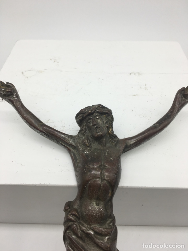 Antig&uuml;edades: Cristo de bronce - Foto 2