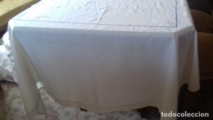 Antig&uuml;edades: MANTEL COLOR BEIG SIN TERMINAR DE BORDAR. - Foto 2