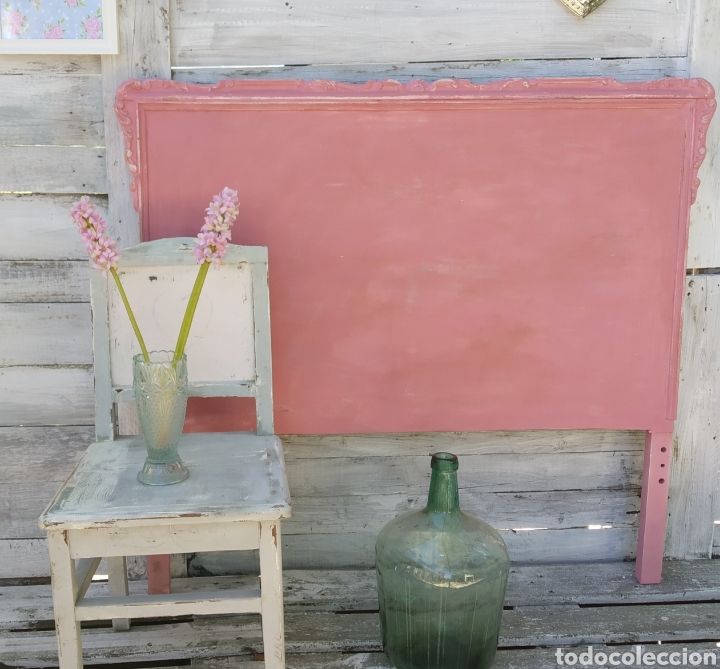 Antig&uuml;edades: Cabecero antiguo decapado en rosa - Foto 1