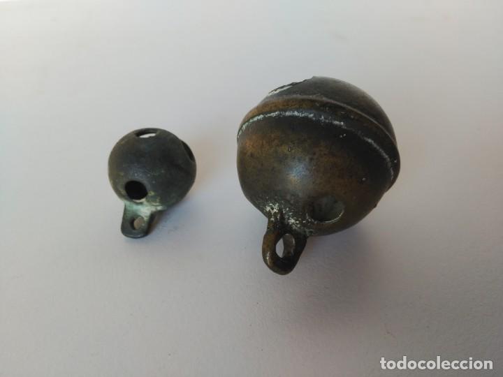 Antig&uuml;edades: Lote de 2 antiguos cascabeles - Foto 3