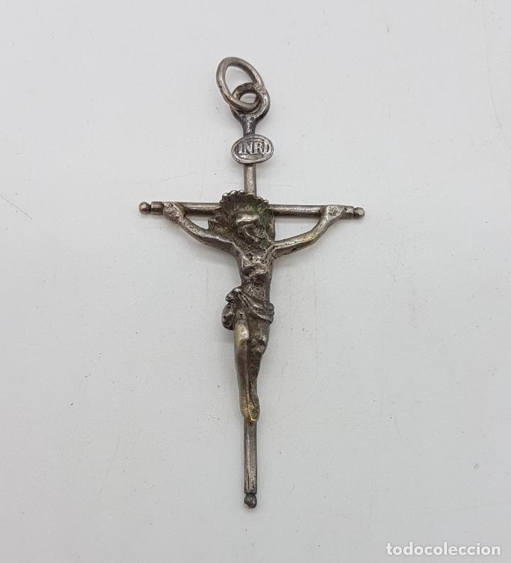 Antig&uuml;edades: Crucifijo antiguo en plata de ley . - Foto 1