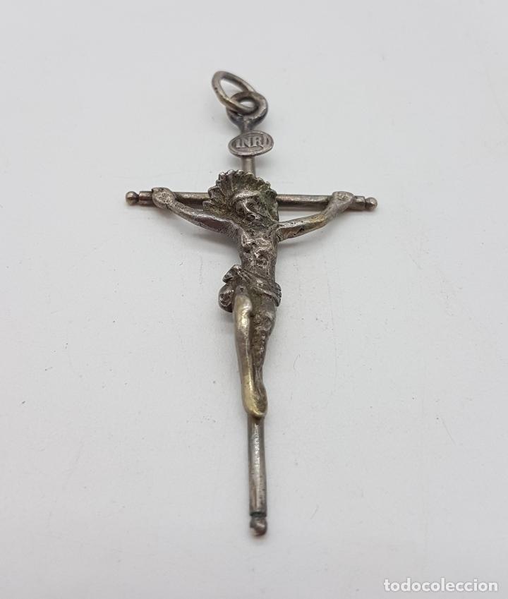Antig&uuml;edades: Crucifijo antiguo en plata de ley . - Foto 3