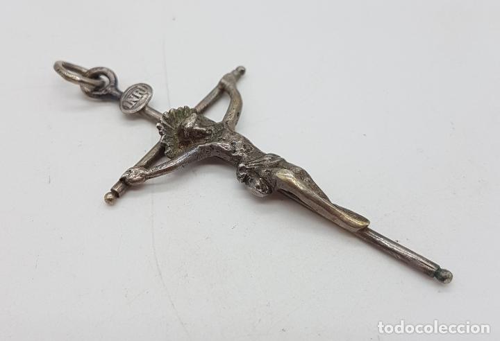 Antig&uuml;edades: Crucifijo antiguo en plata de ley . - Foto 4