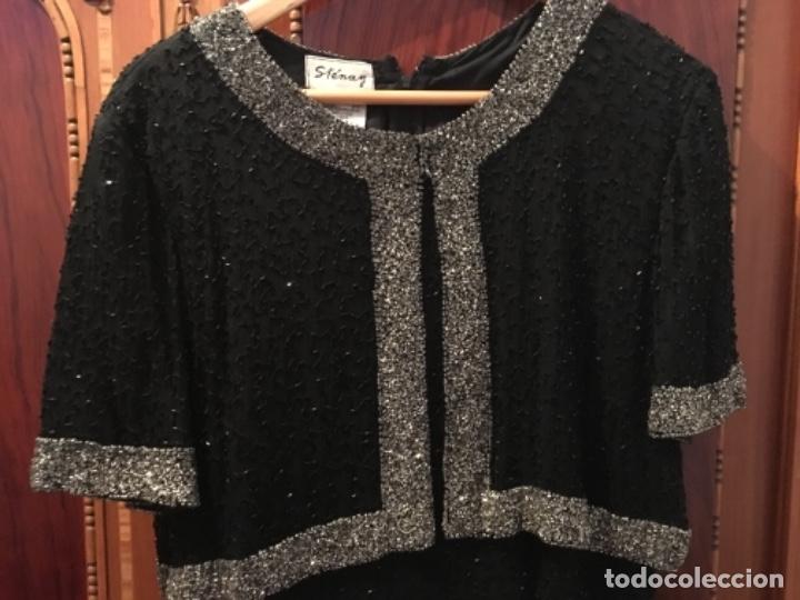 Antig&uuml;edades: Vestido de seda natural con abalorios. - Foto 1