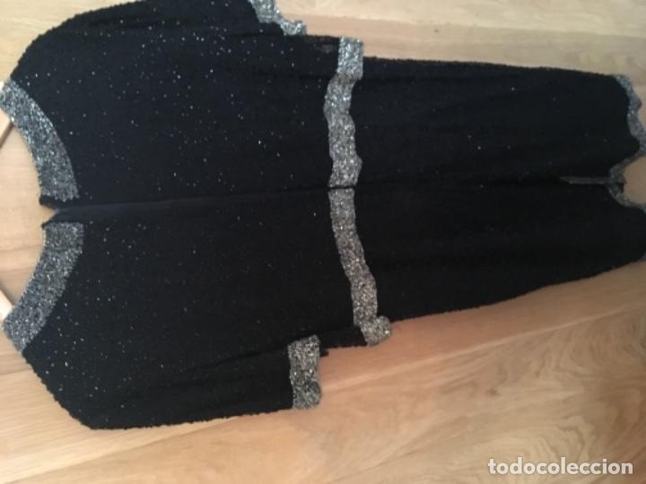 Antig&uuml;edades: Vestido de seda natural con abalorios. - Foto 3