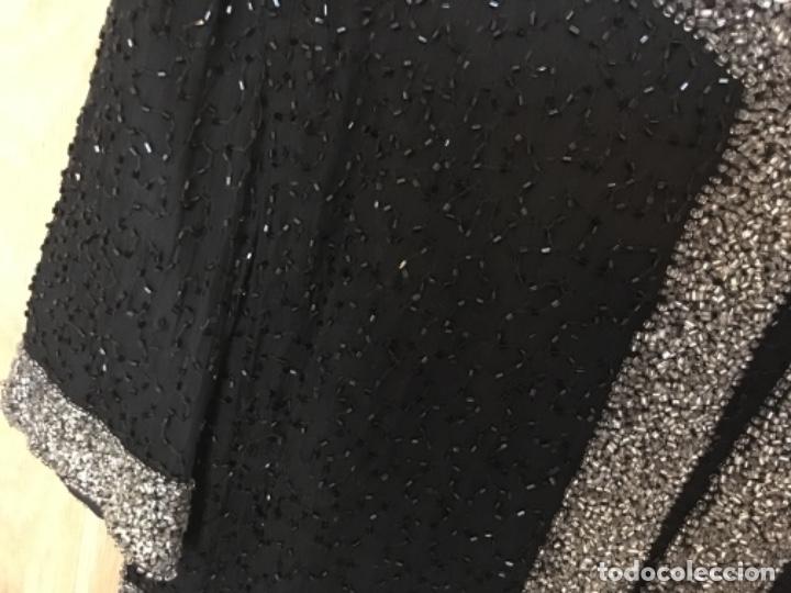 Antig&uuml;edades: Vestido de seda natural con abalorios. - Foto 4
